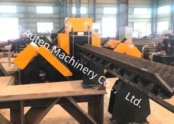 2 Gruppen, insgesamt 6 Bohrer CNC-Winkelbohrmaschine 40 m/min maximale Vorschubgeschwindigkeit des Winkels