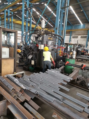 Erweiterte CNC-Schnellmaschine für Schwerwinkel-Punching, Markierung, Scheren und Scheren
