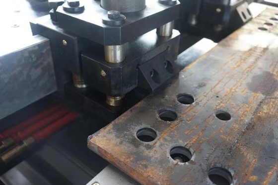 1200KN Servo-Zuführungsbohrkraft Cnc Plattenlochbohrmaschine mit 26mm Max-Punching-Durchmesser