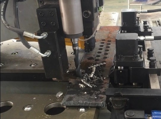 1200KN Servo-Zuführungsbohrkraft Cnc Plattenlochbohrmaschine mit 26mm Max-Punching-Durchmesser