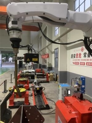 Hochpräzisionsschweißroboter für Stahlkonstruktion Turm Fußschweißen