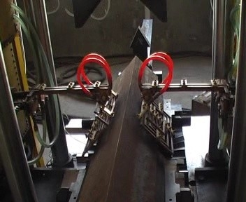 CNC-Heizbeugmaschine für Winkel und Platte Modell HQ200 ̇ 600