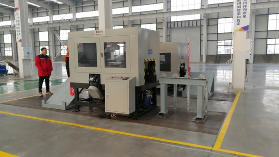 Automatische Winkel-Wurzelfräsmaschine Modell GQC250-2Q in der Stahlturmindustrie