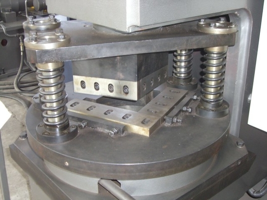 Hydraulische Winkel-Notching-Maschine Modell QJ160
