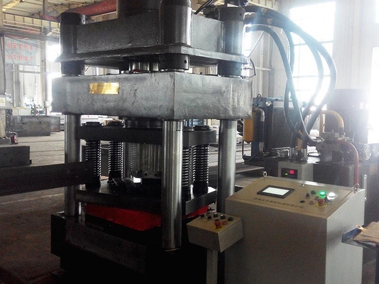 QJ25 CNC Hydraulic Angle Cutting Machine mit Drehung der Winkelschneidform