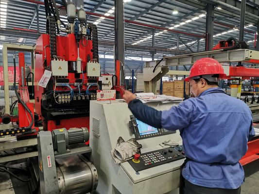 Hochkonfigurierte 60KW Power CNC Blech-Stanzmaschine mit 3 Achsen, automatische Stanzmaschine, hydraulische Stanzmaschine für Längsträger