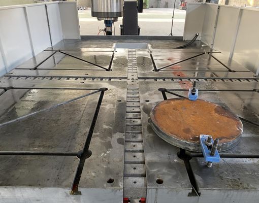 Maschine für das Bohren von Platten mit hoher Steifigkeit und hoher Geschwindigkeit