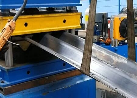 Modell DFCP150 Walzplattenformlinie mit Lochfunktion