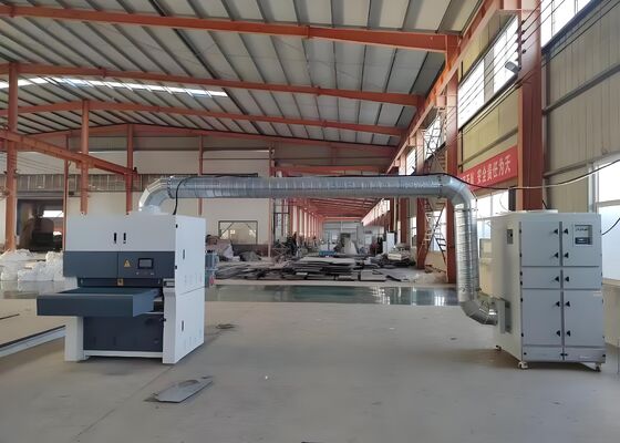 28 kW Maschinenleistung CNC-Metallplattenpoliermaschine 2 Zuführmotor