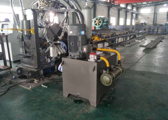 Großmassenproduktion Komponenten CNC Flachstahlkanal Stahl Stanzmaschine 3 Achsen