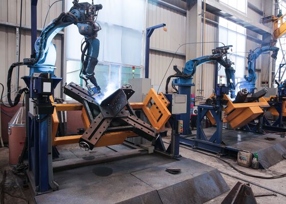 Schweißen Sie die Basis der Übertragungsmasten Cnc-Tower verwenden Fuß Schweißroboter 2pcs Arbeitstische