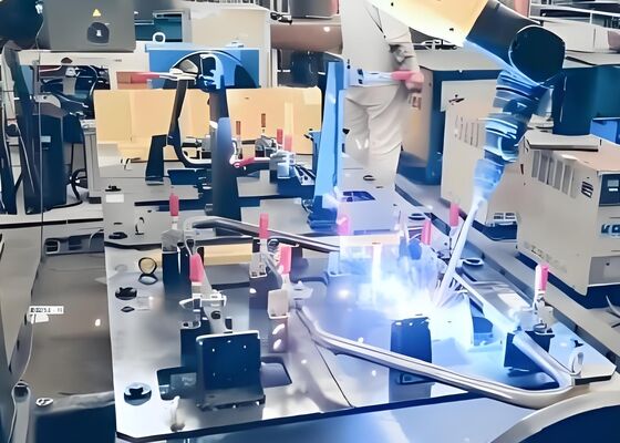 1465mm 2010mm Armspann Roboter-Schweiß-Arbeitsstation 12KG Ladekapazität