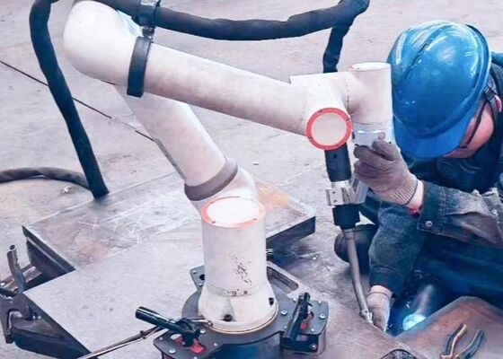Intelligente Interaktions- kollaborative Schweißroboter für die Zusammenarbeit von Menschen und Robotern