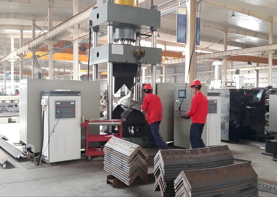 3150KN Öltankdruck CNC Winkelheizbiegemaschine für die Eisenmastindustrie