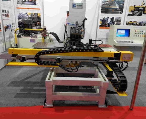 Effiziente CNC-Plattenstanz-, Markierungs- und Bohrmaschine mit CAD/CAM-Integration